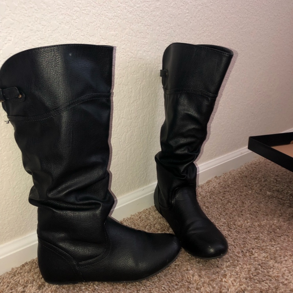 BOOTS - Picture 4 of 8